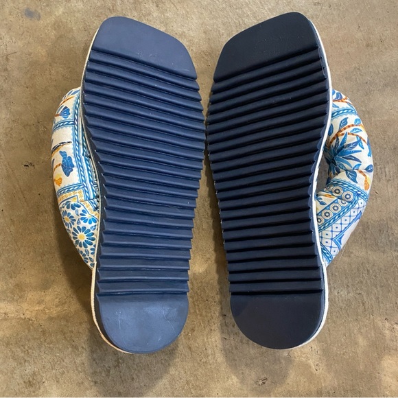 Farm Rio Puffy Flip Flops - Picture 4 of 4